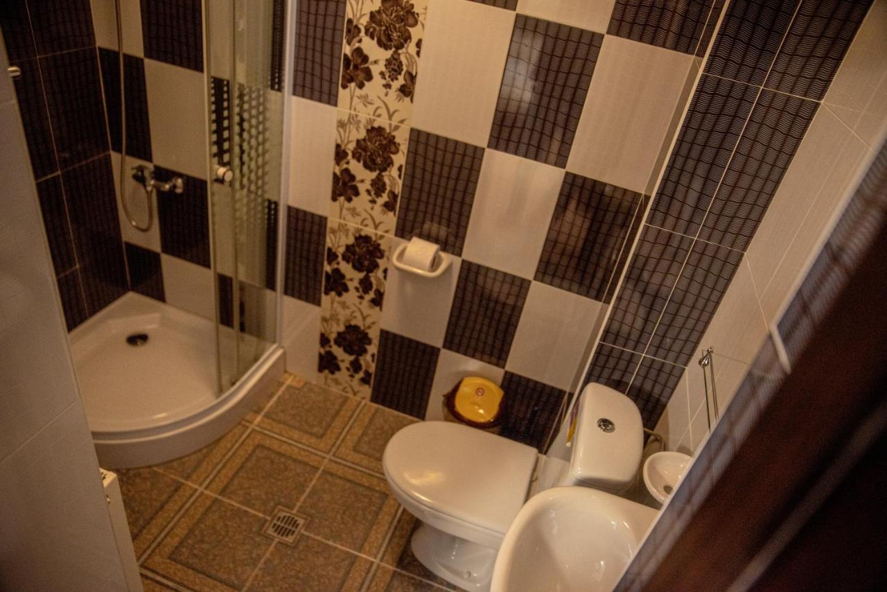Hotel Casa Robi à Pestisani Extérieur photo