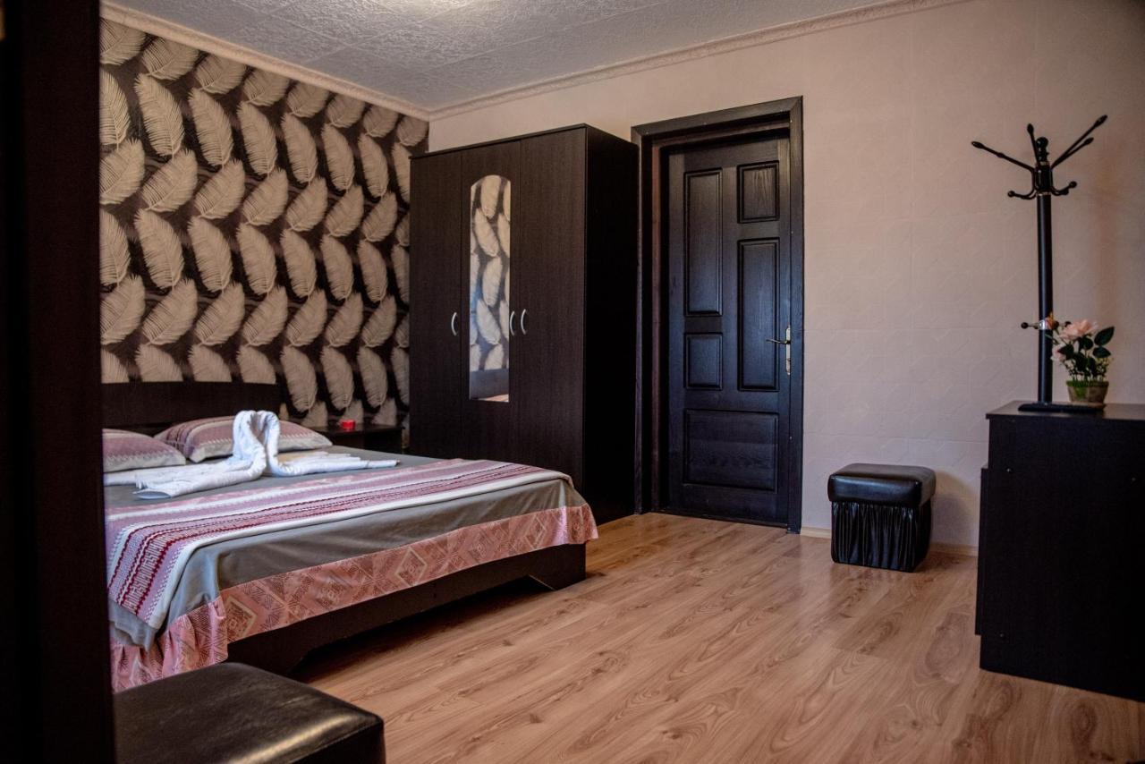 Hotel Casa Robi à Pestisani Extérieur photo