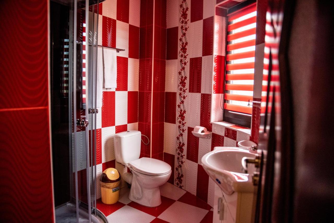 Hotel Casa Robi à Pestisani Extérieur photo